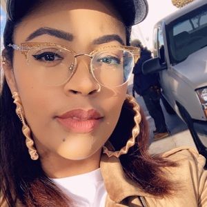 Meet your Posher, Jonda